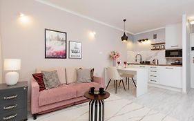 Rosy Dream Apartment By Noclegi Renters